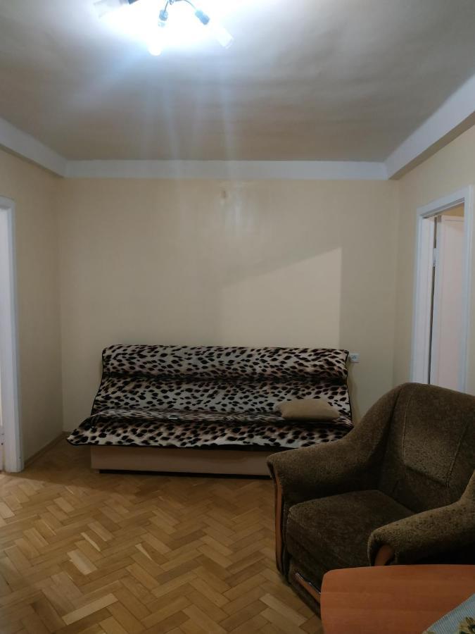 дворец украина двухкомнатная Apartment